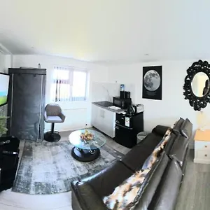 Riverview, Stylish Non Smoking Loft Ensuite 4 Rent Apartment